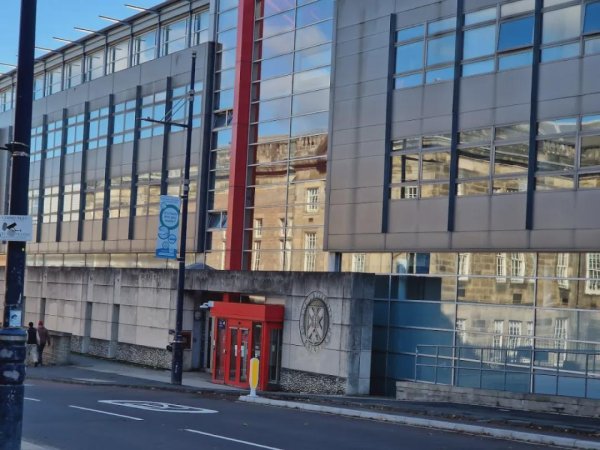 财新网 为什么英国大学今年前期会贼好申？